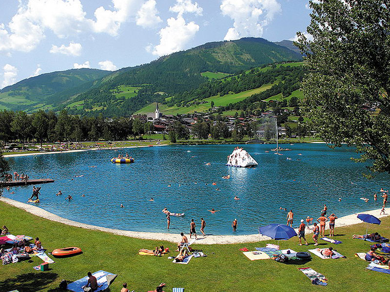 Kleine Salzburger Nationalparkhotel-Badesee